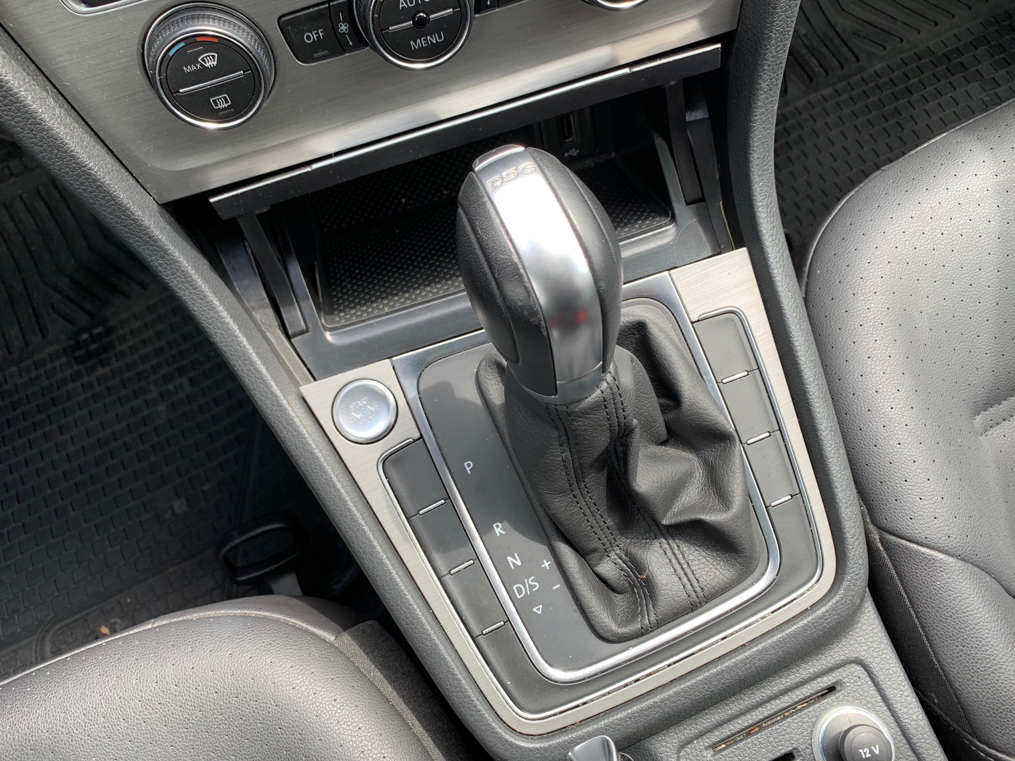 Volkswagen Golf 2000cc Diesel AT 2017