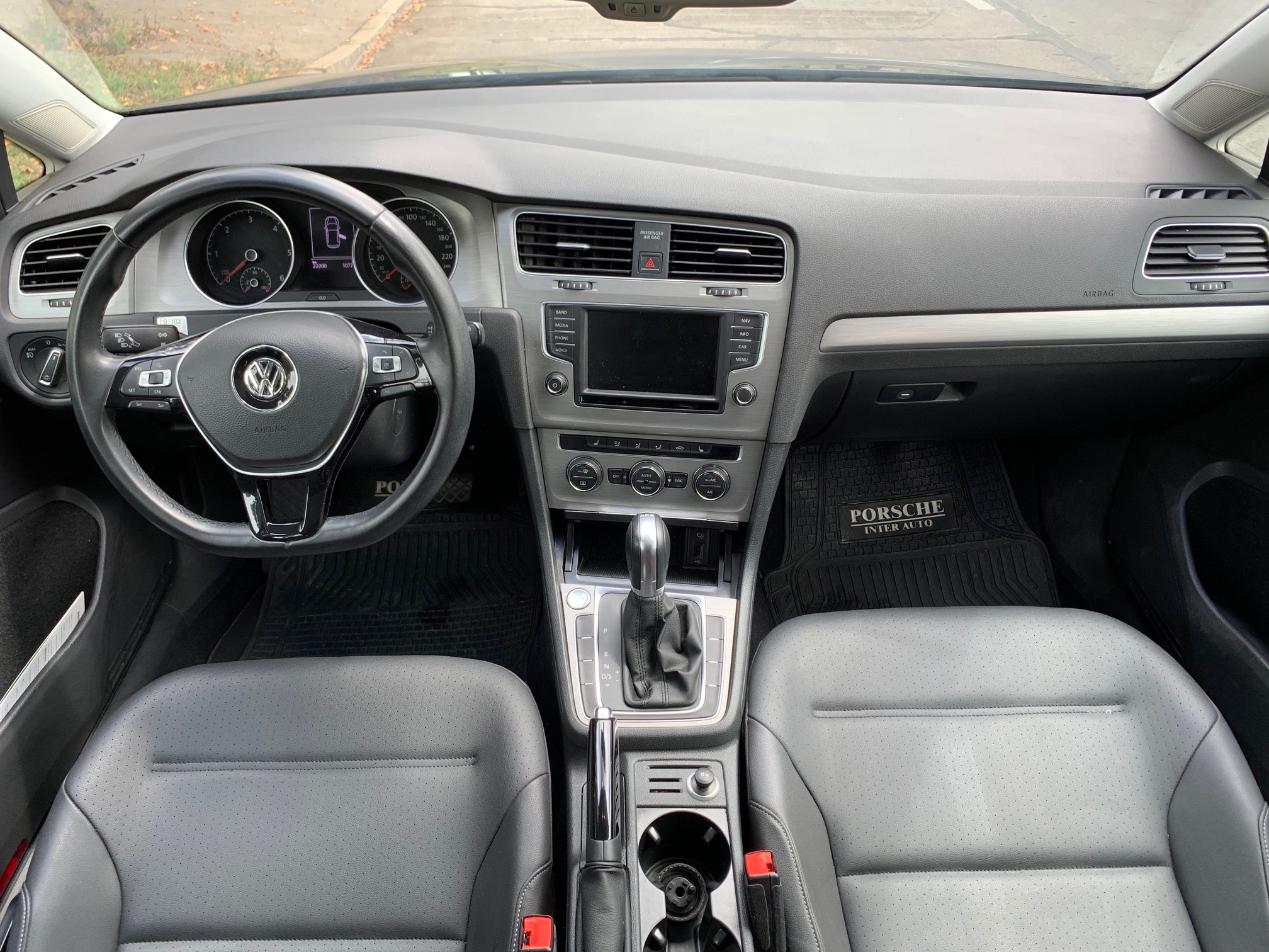 Volkswagen Golf 2000cc Diesel AT 2017