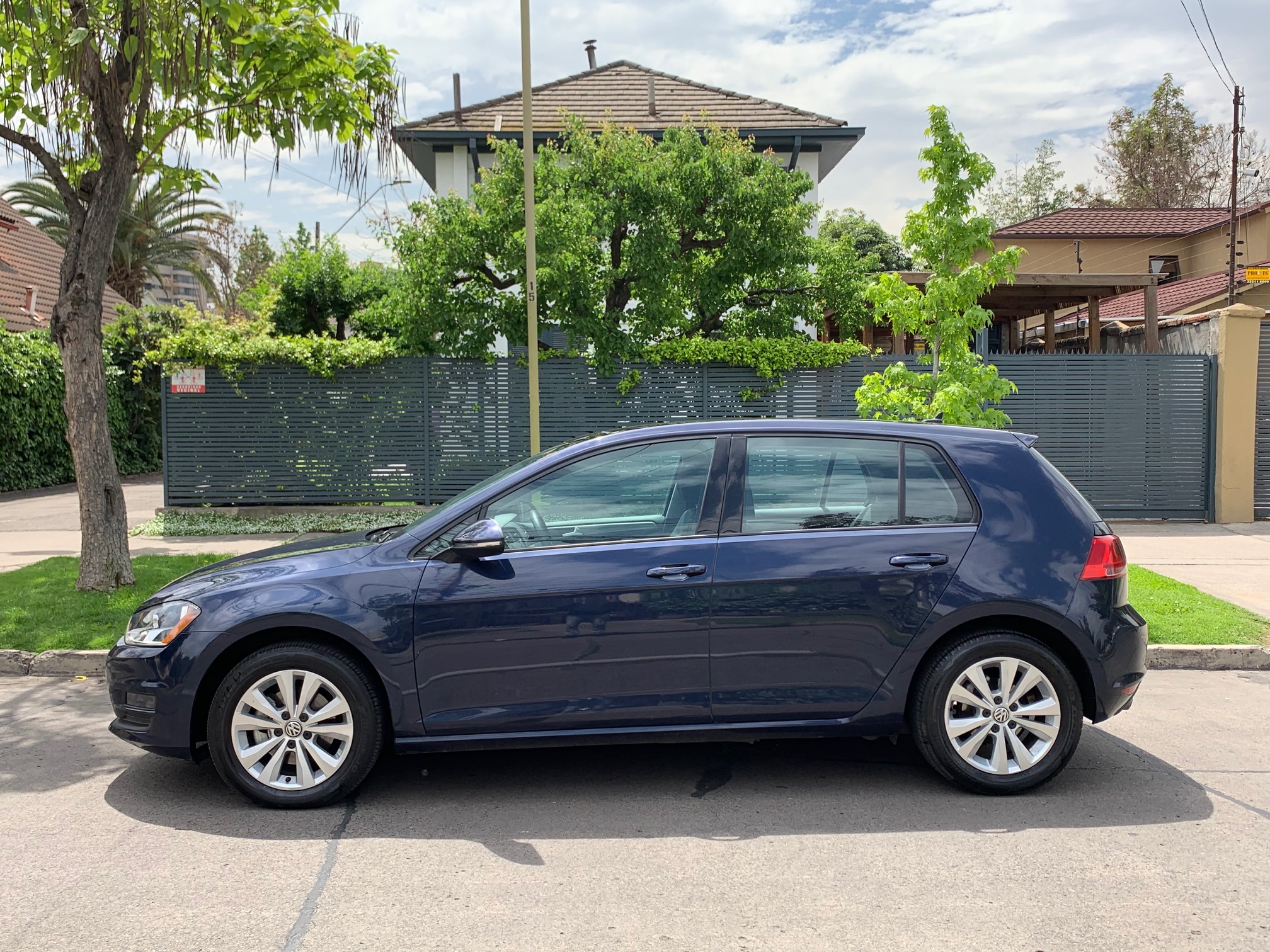 Volkswagen Golf 2000cc Diesel AT 2017