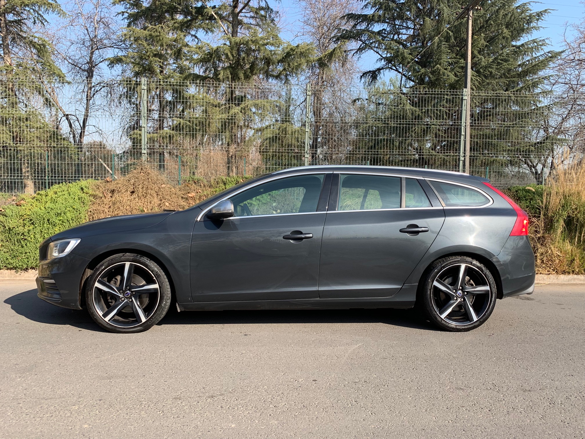 Volvo V60 R DESIGN POLESTAR 330 HP AWD