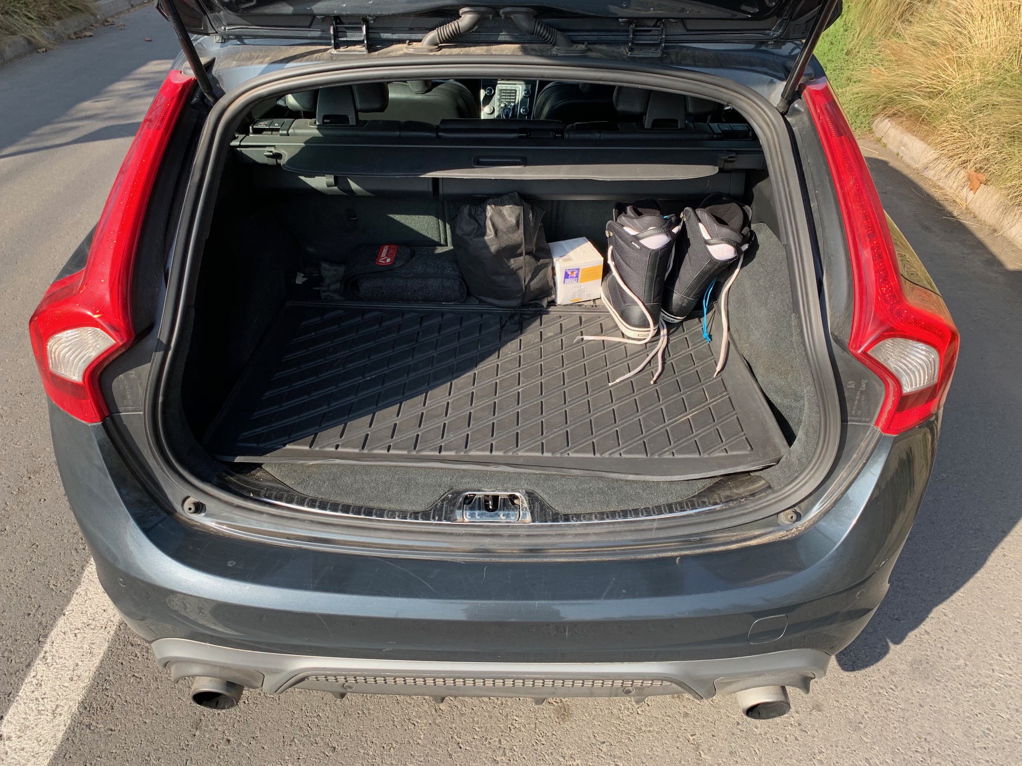 Volvo V60 R DESIGN POLESTAR 330 HP AWD