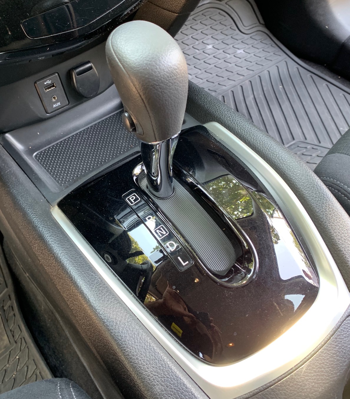 Nissan Xtrail Sense 4×2 AT