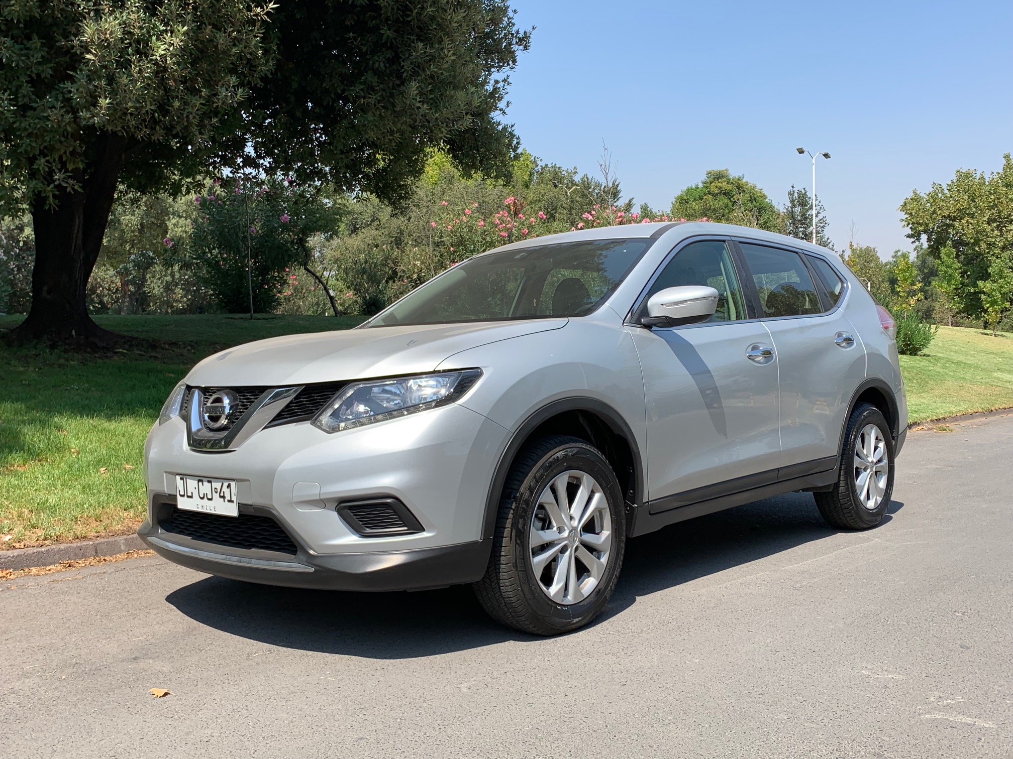 Nissan Xtrail Sense 4×2 AT
