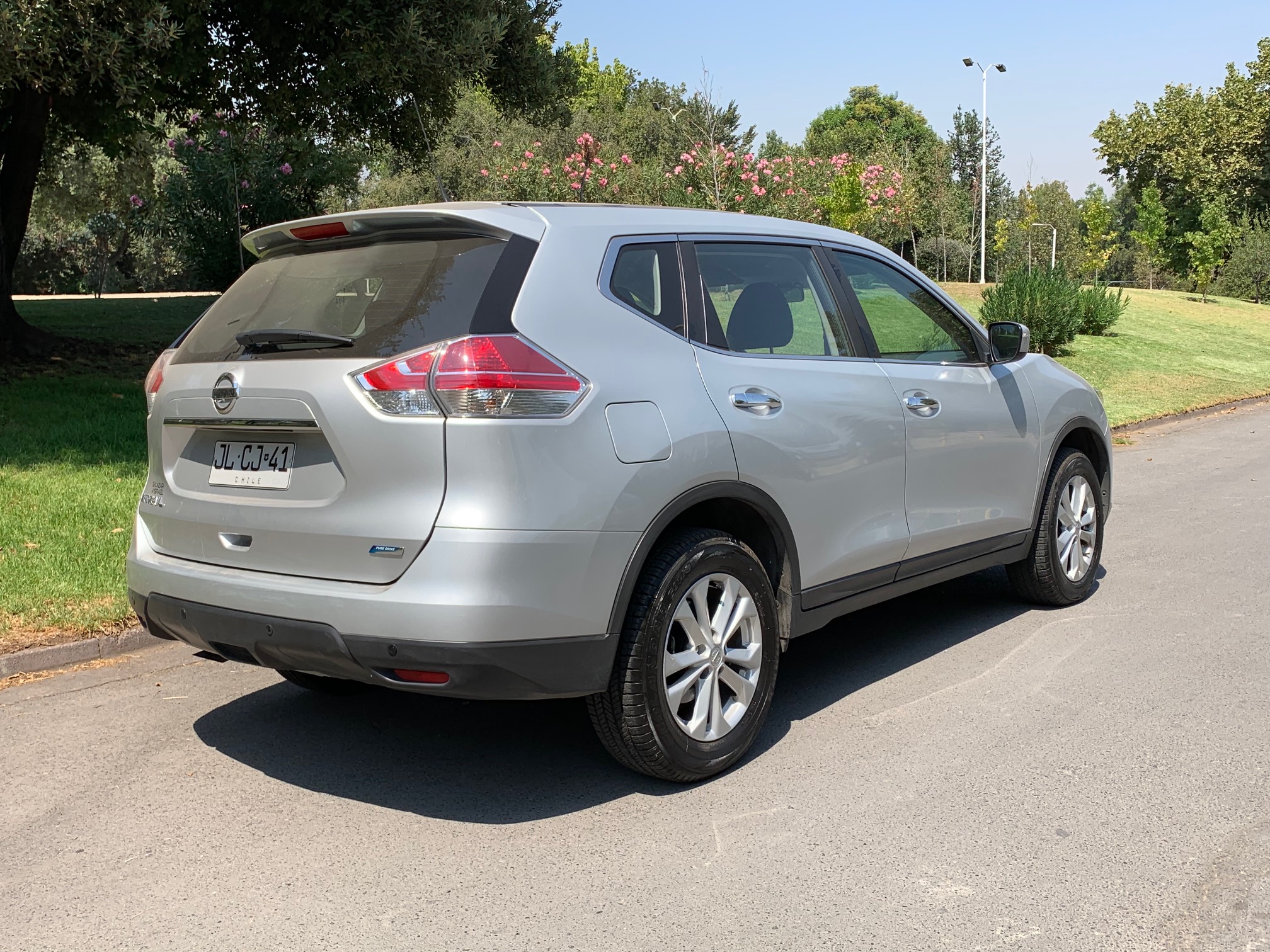 Nissan Xtrail Sense 4×2 AT