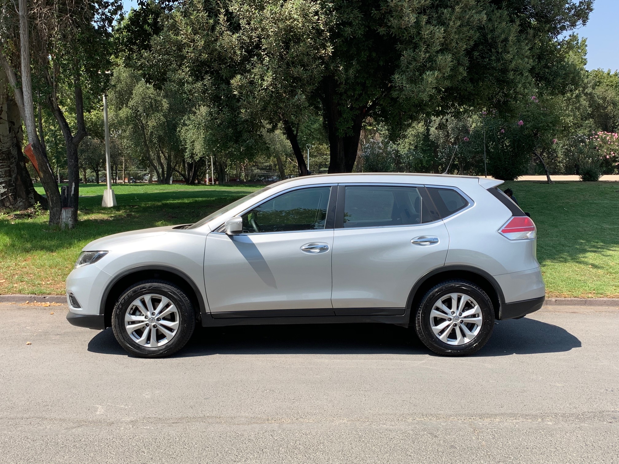 Nissan Xtrail Sense 4×2 AT