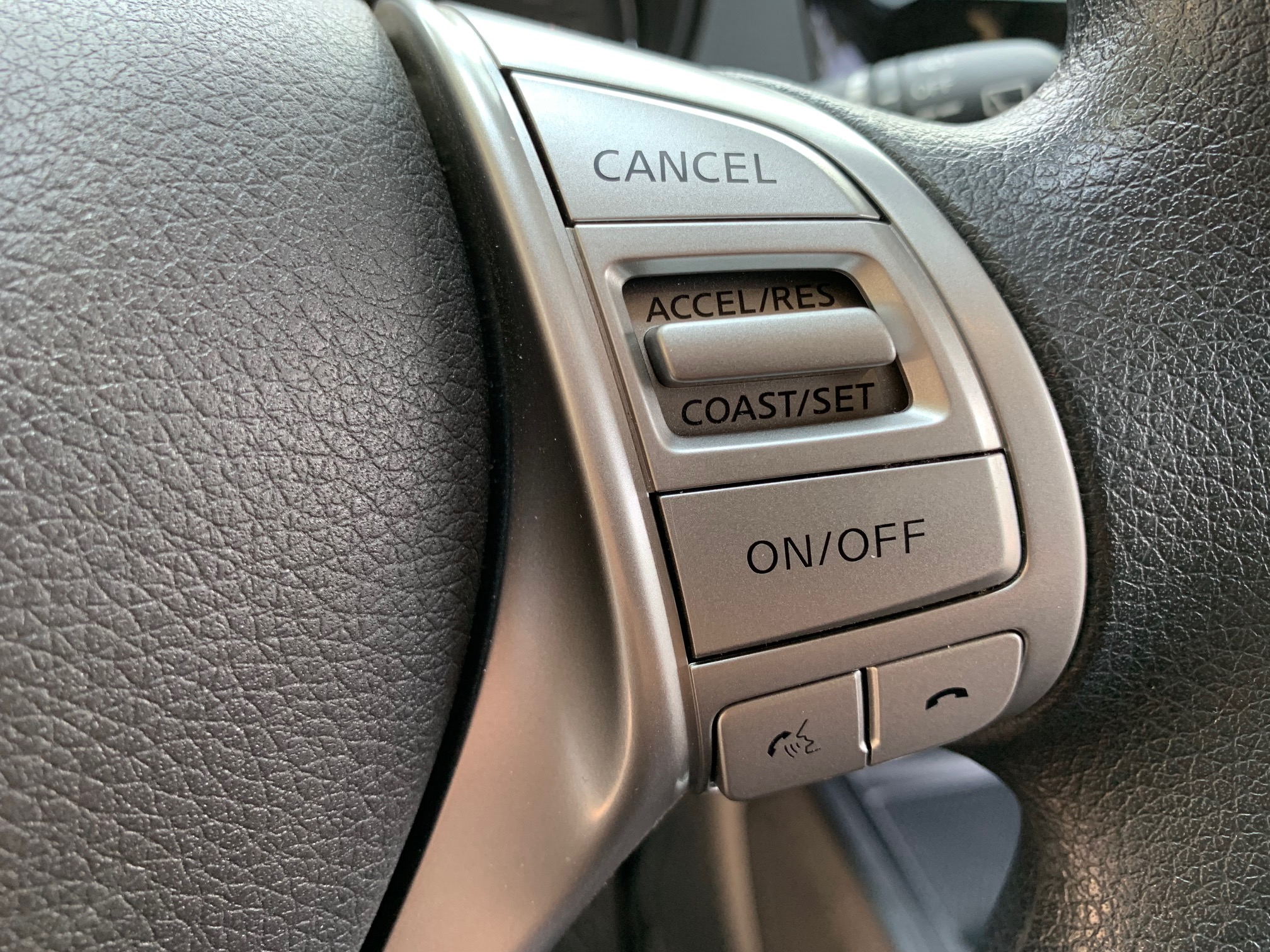 Nissan Xtrail Sense 4×2 AT