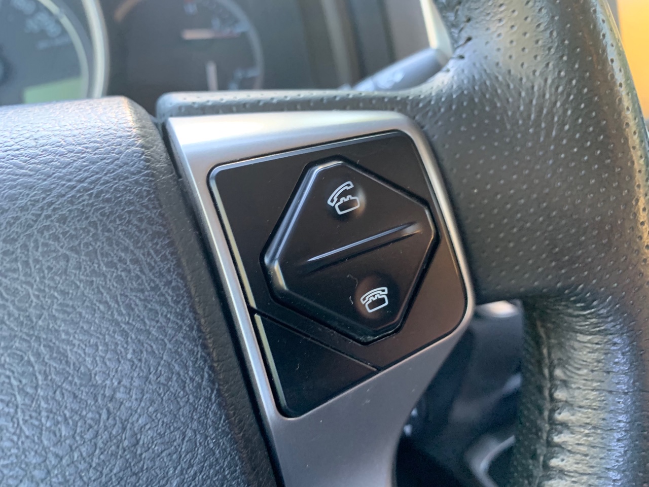 Toyota 4 Runner SR5 4×2 AT 2015