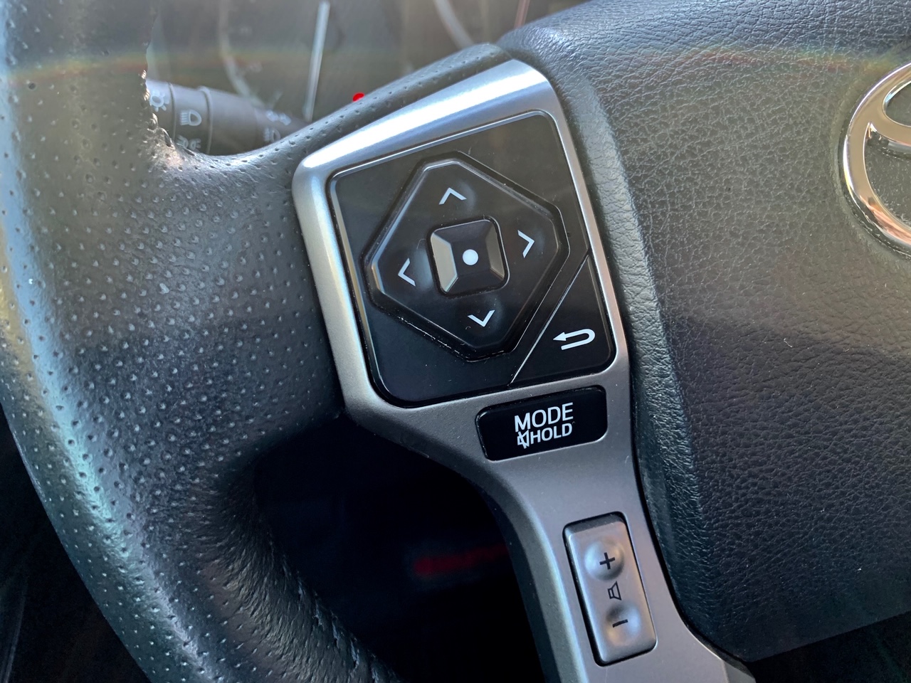 Toyota 4 Runner SR5 4×2 AT 2015