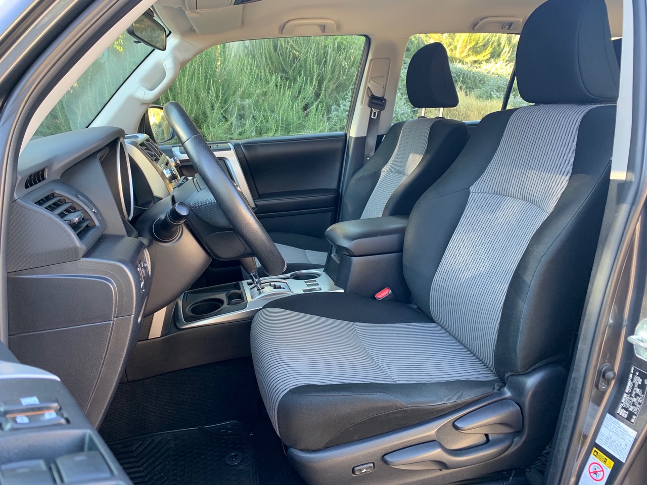 Toyota 4 Runner SR5 4×2 AT 2015