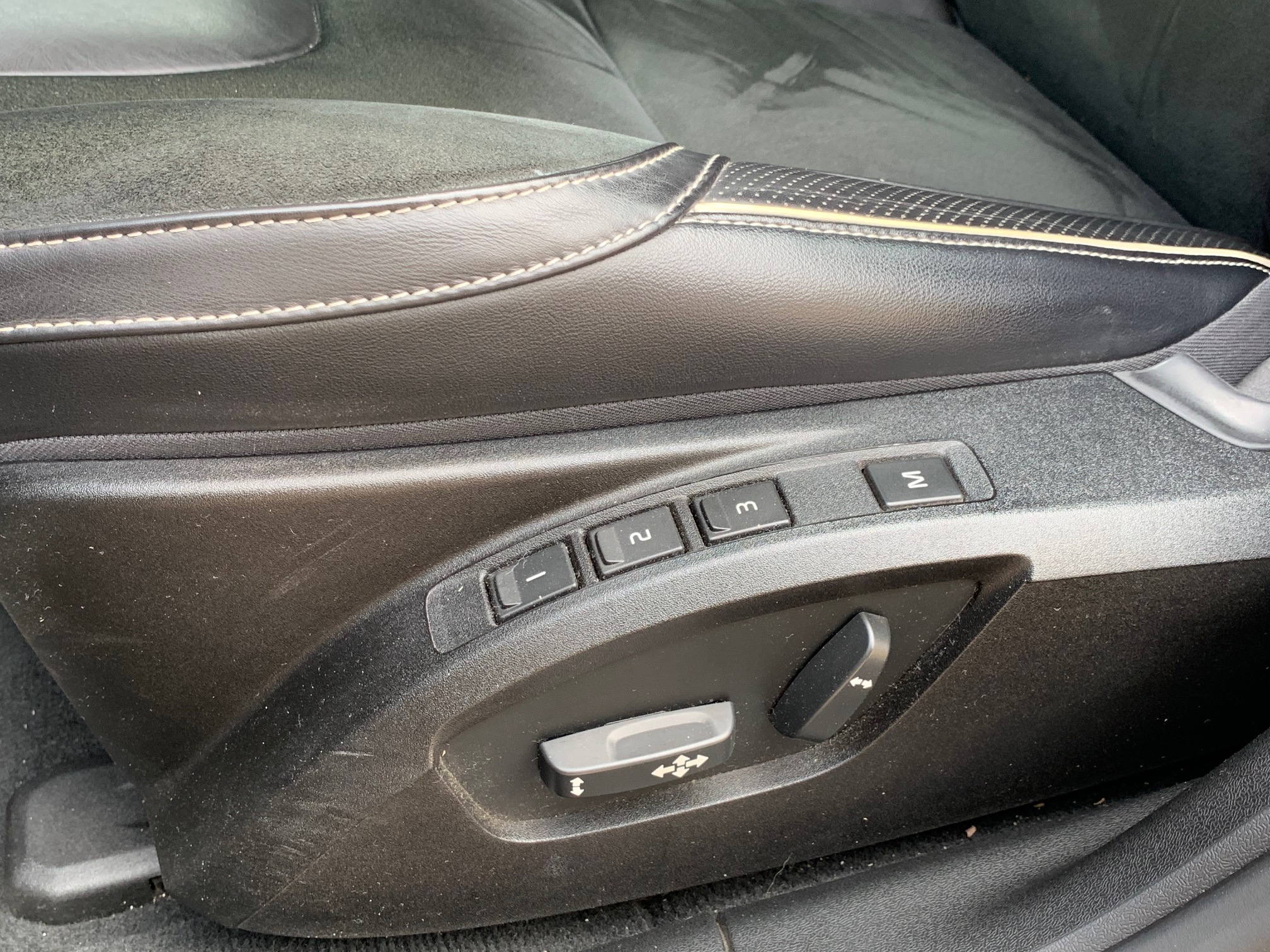 Volvo V40 R Design 2500cc 245 HP 2016