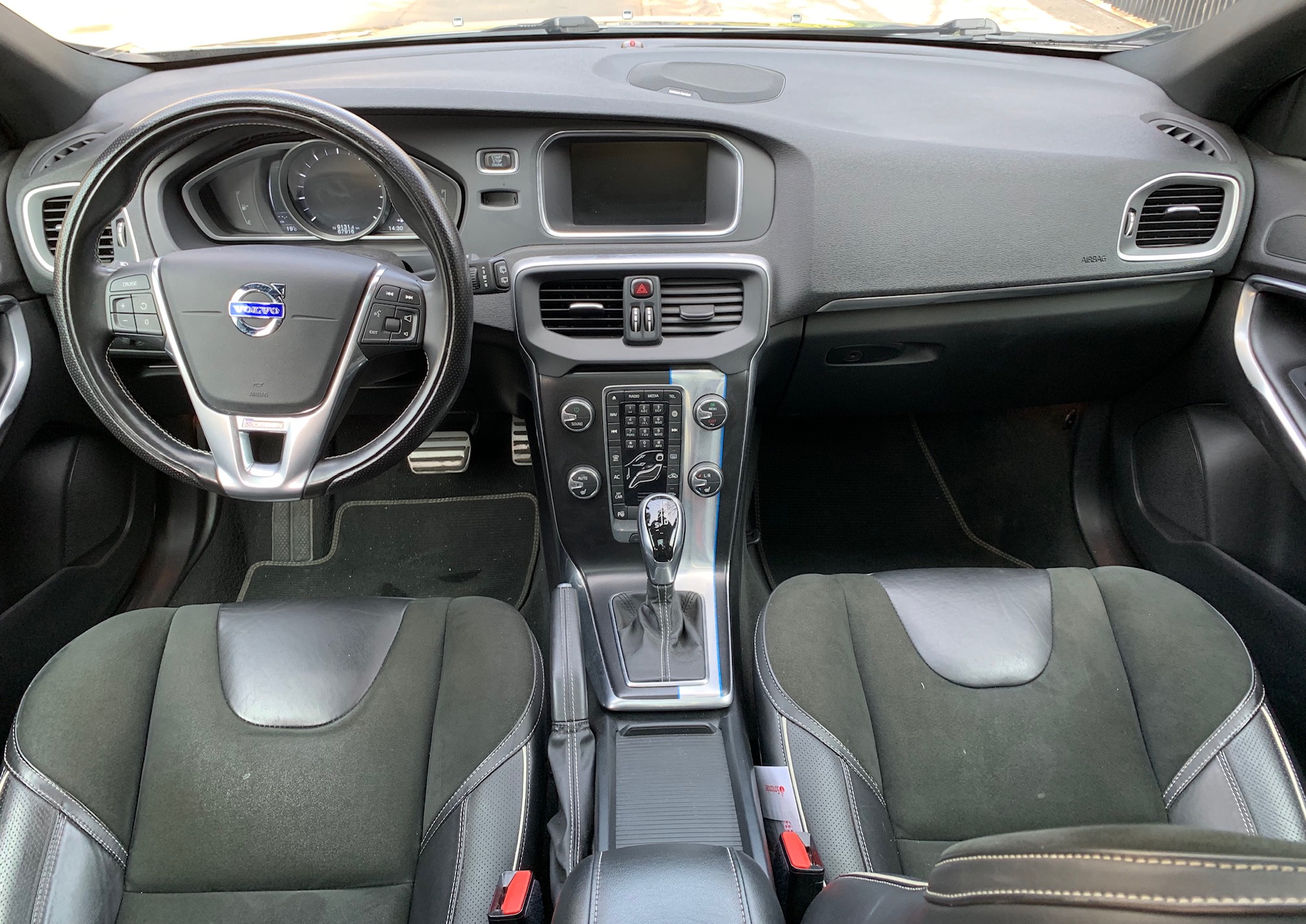 Volvo V40 R Design 2500cc 245 HP 2016