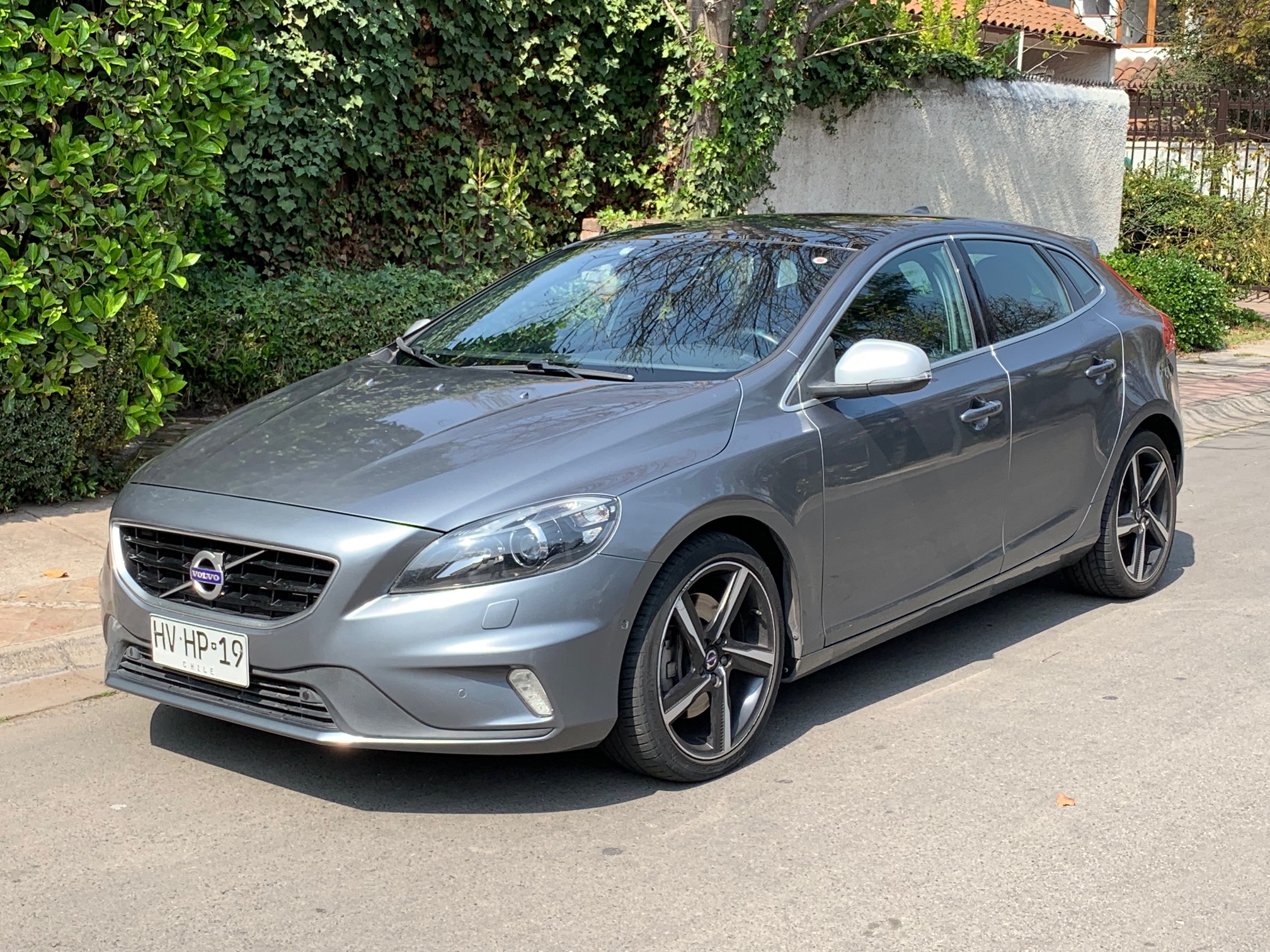 Volvo V40 R Design 2500cc 245 HP 2016