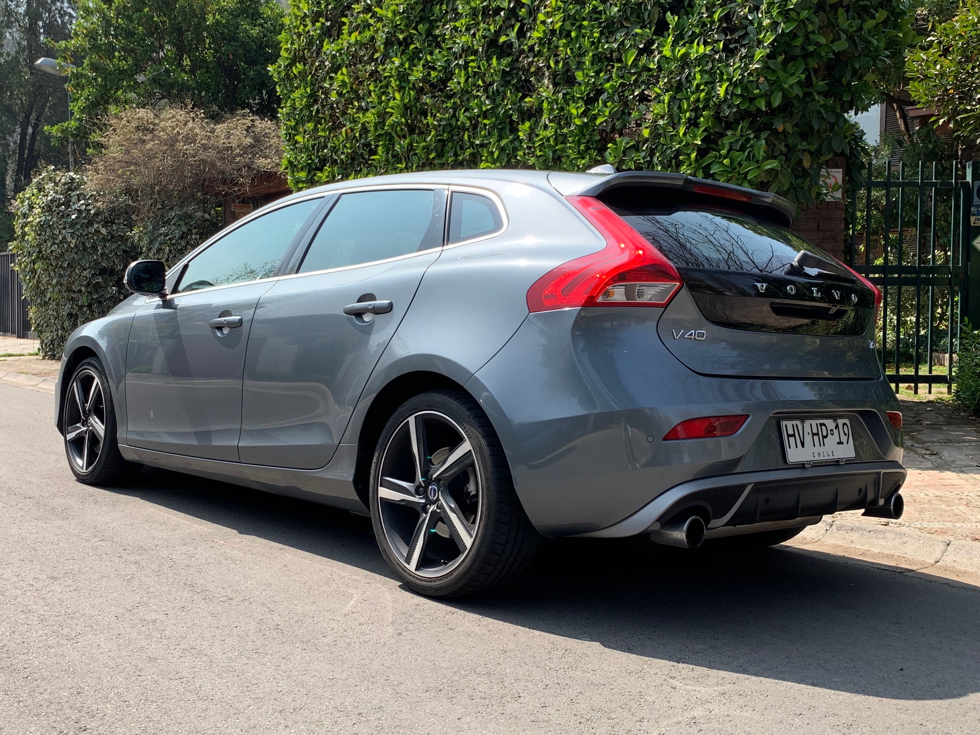 Volvo V40 R Design 2500cc 245 HP 2016