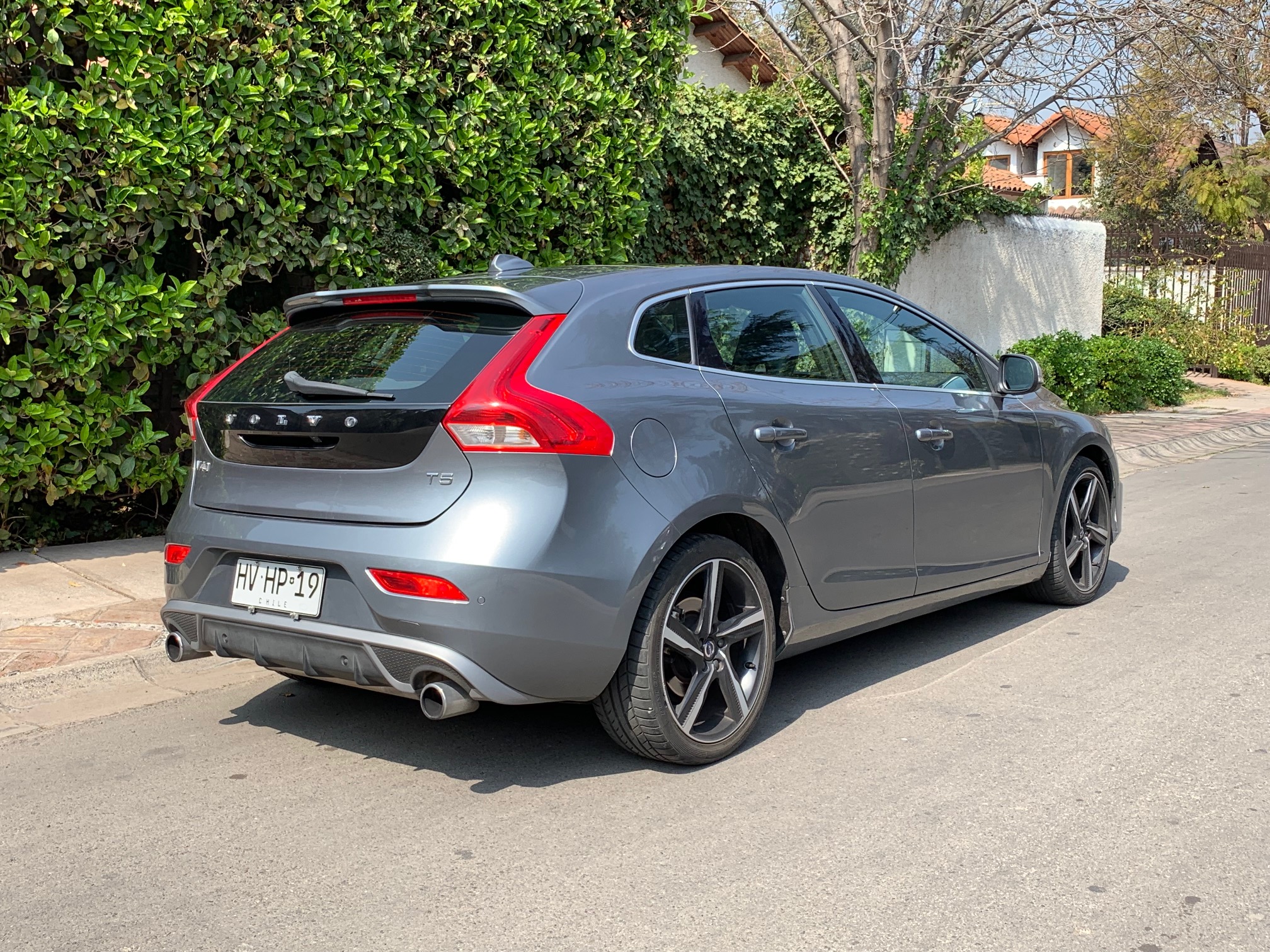 Volvo V40 R Design 2500cc 245 HP 2016