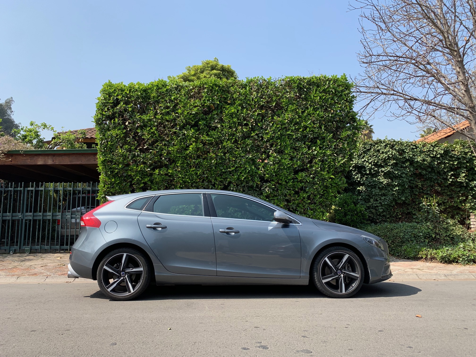 Volvo V40 R Design 2500cc 245 HP 2016