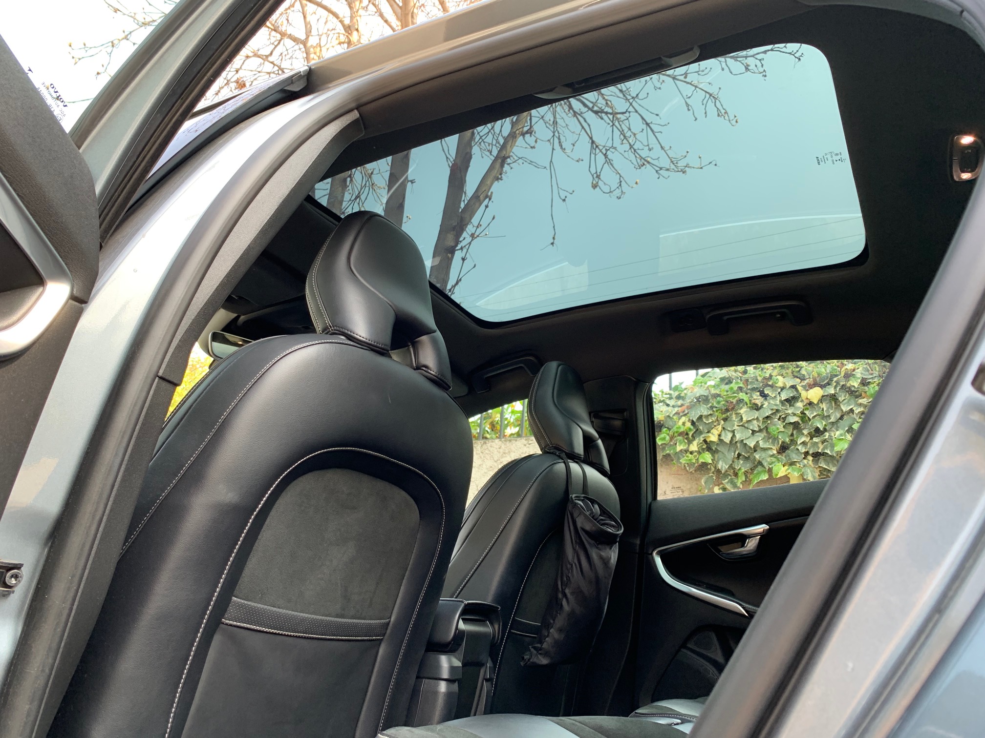 Volvo V40 R Design 2500cc 245 HP 2016